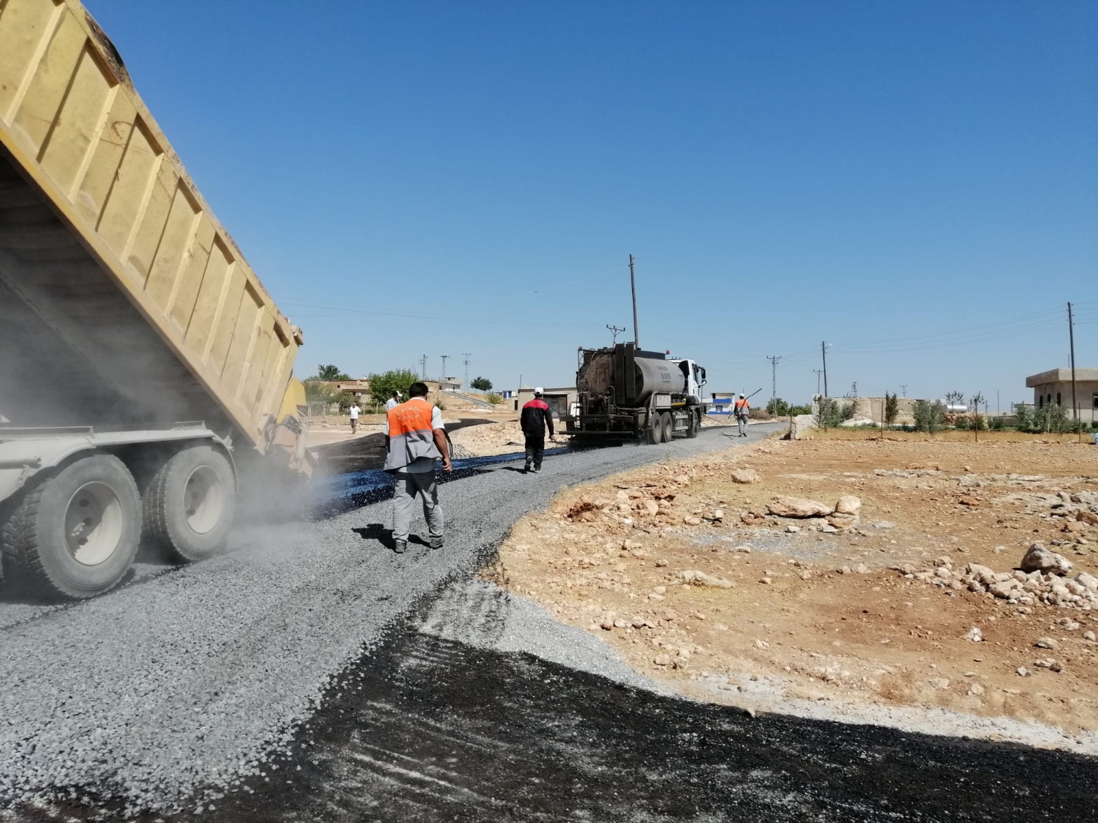 Viranşehir'de yol yapım çalışmaları sürüyor