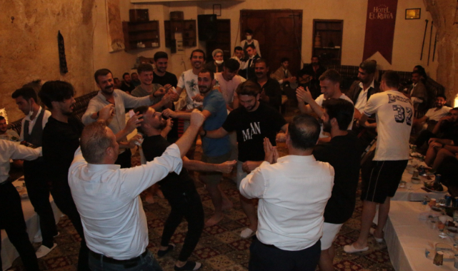Şanlıurfaspor futbolcuları Urfa türküleriyle coştu