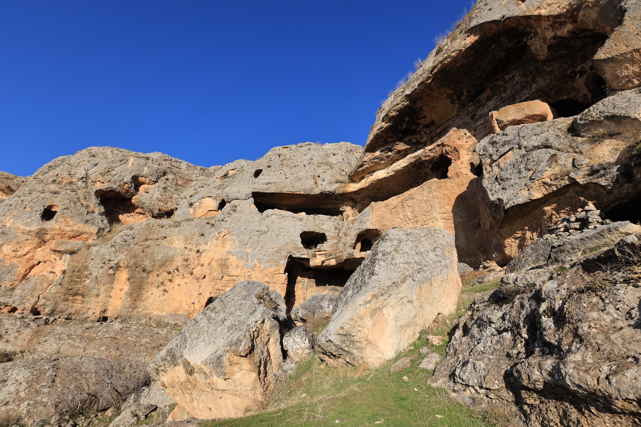 Hilvan’ın değeri bilinmeyen tarihi mağaraları