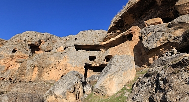 Hilvan’ın değeri bilinmeyen tarihi mağaraları