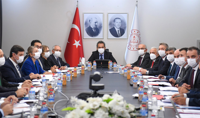 Bakan Özer milli eğitim müdürleriyle görüştü