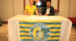 Genç defans oyuncusu Şanlıurfaspor ile 3 yıllığına anlaştı