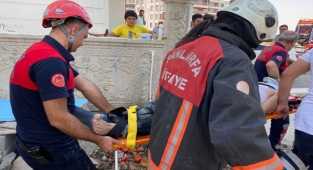 İnşaat çukuruna düşen işçi hastanelik oldu