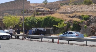 Şanlıurfa'da kaza: Akabe rampasında takla attı