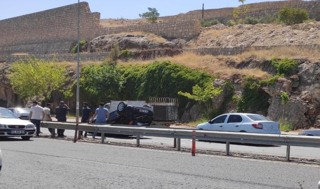 Şanlıurfa'da kaza: Akabe rampasında takla attı