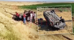 Şanlıurfa'da otomobil şarampole uçtu: Yaralılar var