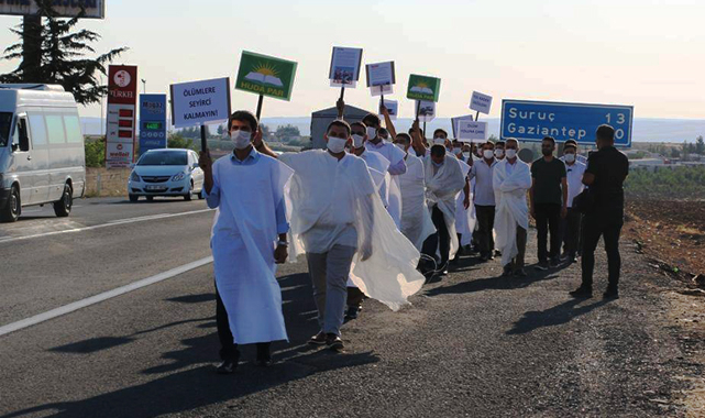 Şanlıurfa'nın ölüm yolunda kefen giyerek yürüdüler!