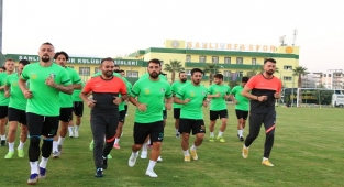Şanlıurfaspor tesislerinde ilk antrenmana çıktı