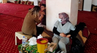 Camiden yapılan anonsu duyanlar aşıya koştu