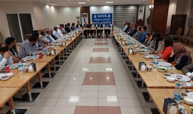 DEVA Partisi muhtarlar ile bir araya geldi