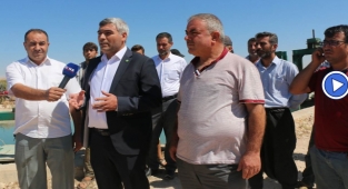 HÜDA PAR, sulama kanalını kapatan çiftçilerle görüştü