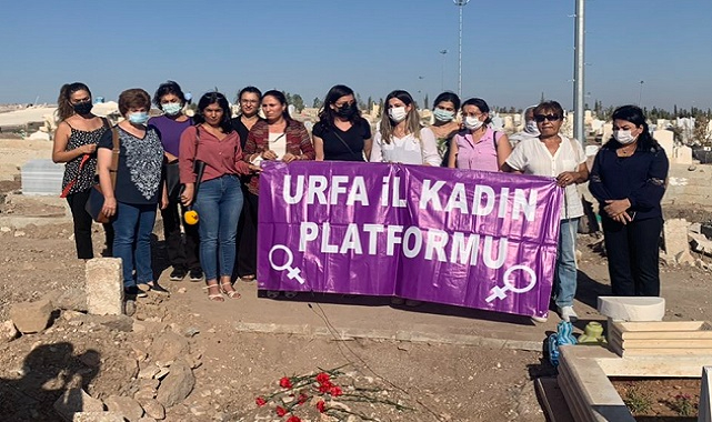 Kadın Platformu katledilen küçük kızı mezarı başında andı