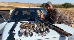 Katliam gibi av: Önce öldürdü sonra poz verdi