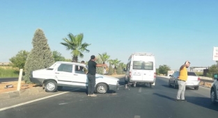 Kaza yapan aracı minibüs ile çektiler