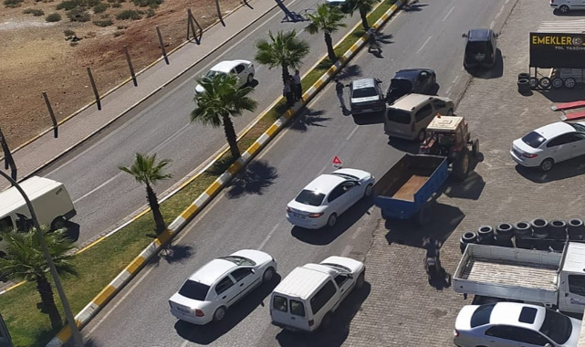 Maddi hasarlı kaza trafiği alt üst etti