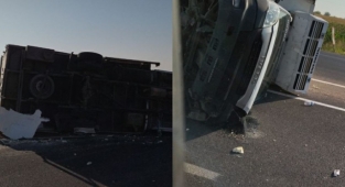 Önündeki araca çarpmamak için manevra yapınca devrildi