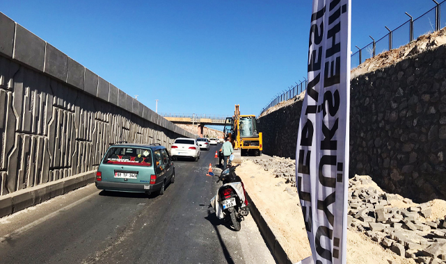 Şanlıurfa'da 6 ay önce açılan yolda yeniden çalışma başlatıldı
