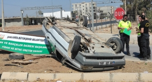 Şanlıurfa’da kontrolden çıkan otomobil takla attı