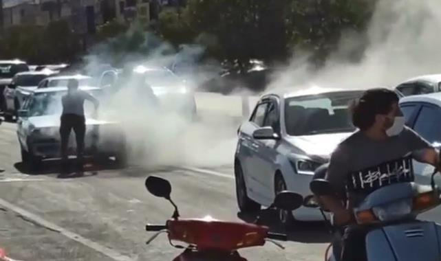 Seyir halindeki araç yanmaya başladı