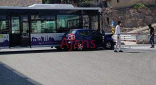 Urfa'da kaza: Yolcu otobüsü otomobile çarptı