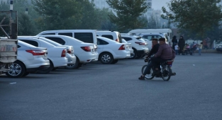 Cumhuriyet Parkını mesken tuttular! Vatandaş rahatsız