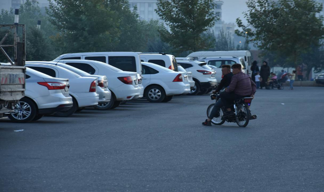 Cumhuriyet Parkını mesken tuttular! Vatandaş rahatsız