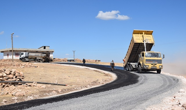 Viranşehir’de merkez ve kırsalda yollar asfaltlanıyor