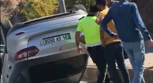 Akabe inişinde takla atan araç sürüklendi