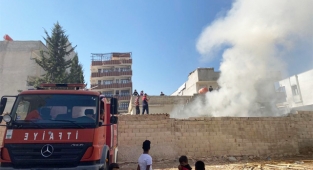 Akçakale'de odunluk yandı