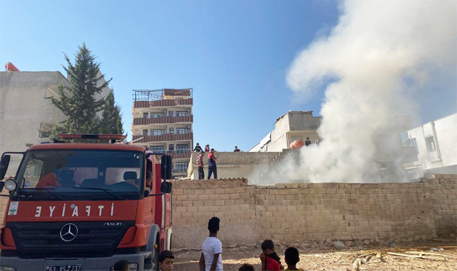 Akçakale'de odunluk yandı