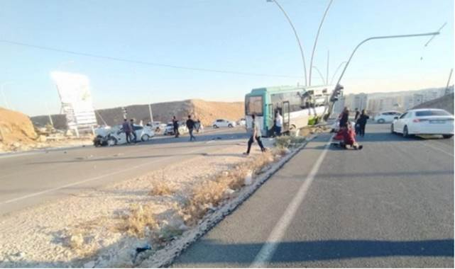 Belediye otobüsü ile otomobil çarpışmıştı: Acı haber geldi