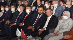 Davutoğlu: Meclis'te işlevi olan bütün partilerle görüşürüz