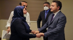 DEVA lideri Babacan Şenyaşar ailesi ile görüştü
