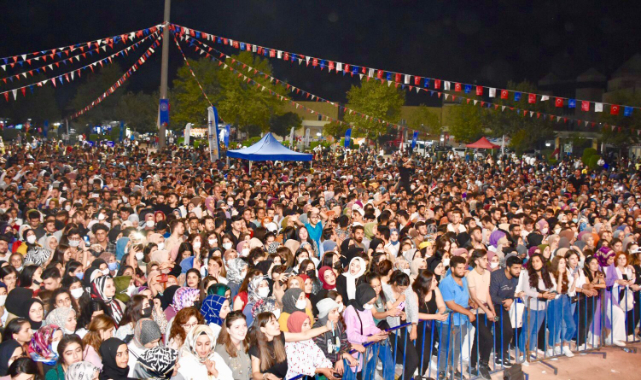 Harran Üniversitesi'nde koronavirüs yayma konseri