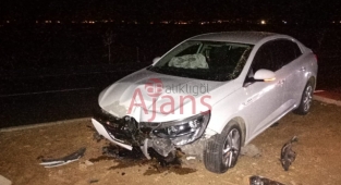 Hilvan'da direksiyon hakimiyetini kaybeden sürücü refüje çıktı