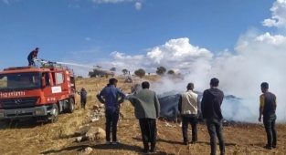 Hilvan'da pamuk yığını yanarak kül oldu