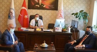 İbrahim Eyyüpoğlu'ndan Başhekim Caner Kaya'ya ziyaret