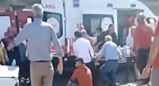 Karaköprü Ataşehir kavşağında kaza: Yaralılar var