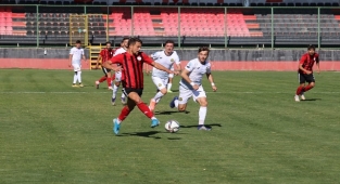 Karaköprü Belediyespor evinde güldü