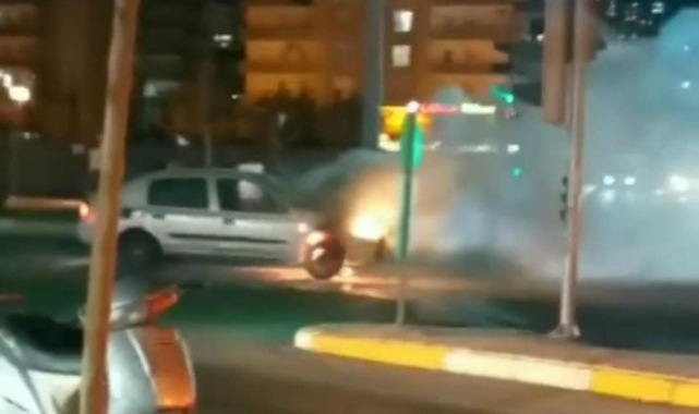 Karaköprü'de araç yangını! Trafik kilitlendi