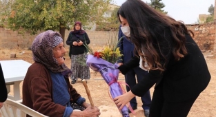 Kaymakam Sarı'dan Rahime nineye ziyaret