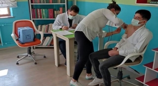 Liselerde aşı uygulaması devam ediyor