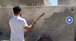 Madde bağımlılarına yuva olmuştu! Balyozla yıktılar