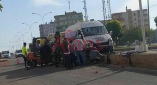 Orta refüje çıkan minibüsü vatandaşlar indirdi