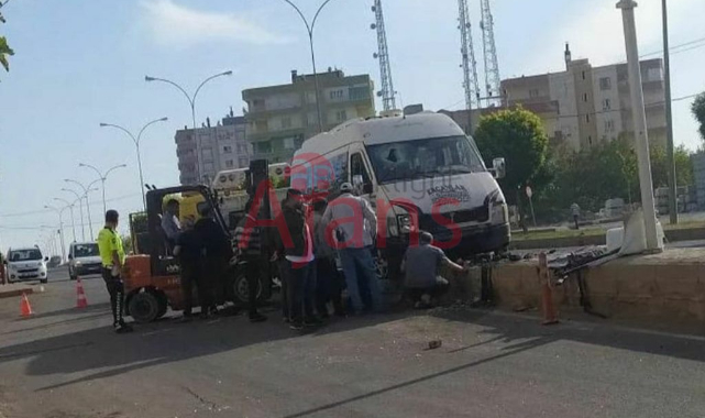 Orta refüje çıkan minibüsü vatandaşlar indirdi