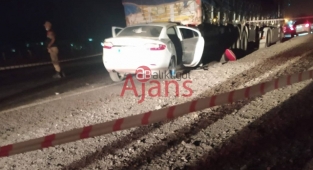 Otomobil tıra çarptı: 1 ölü