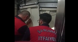 Şanlıurfa’da asansörde mahsur kalan genç kız kurtarıldı