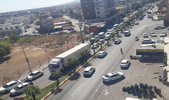 Şanlıurfa'da zincirleme kaza! Yol trafiğe kapandı