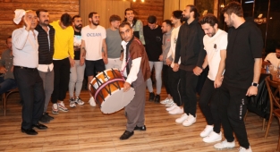 Şanlıurfasporlu futbolcular sıra gecesinde coştu