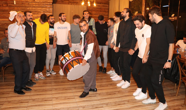 Şanlıurfasporlu futbolcular sıra gecesinde coştu